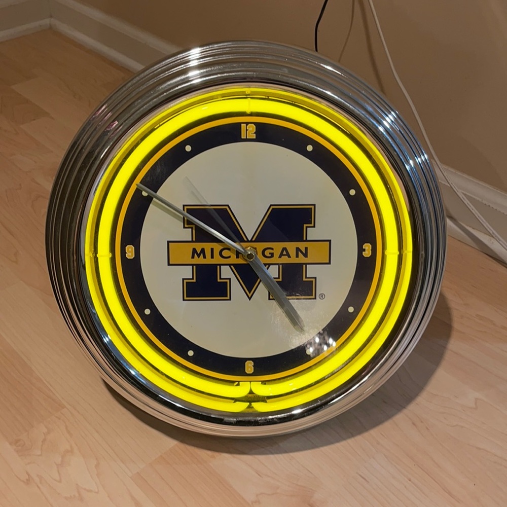 U of M clock